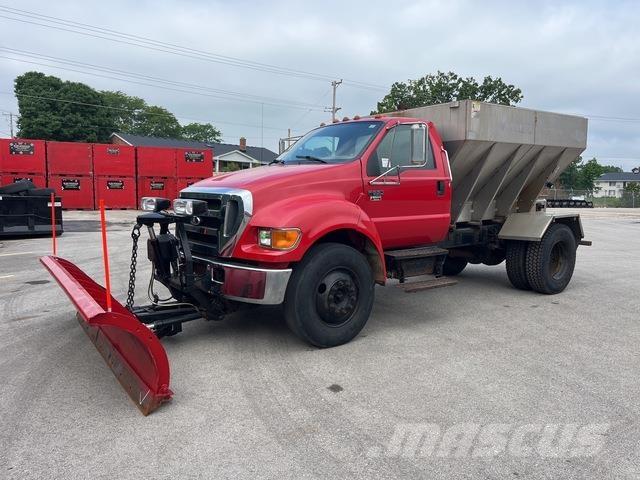 Ford F-650 Lâminas de neve e arados