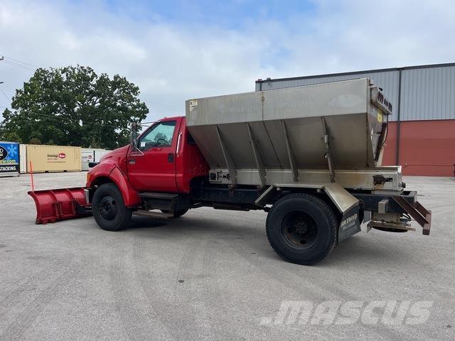 Ford F-650 Lâminas de neve e arados