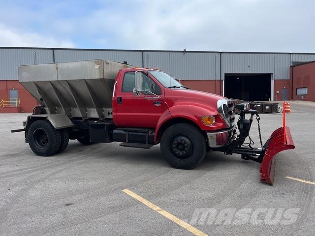 Ford F-650 Lâminas de neve e arados
