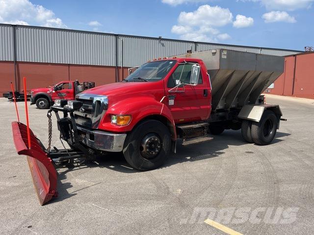 Ford F-650 Lâminas de neve e arados