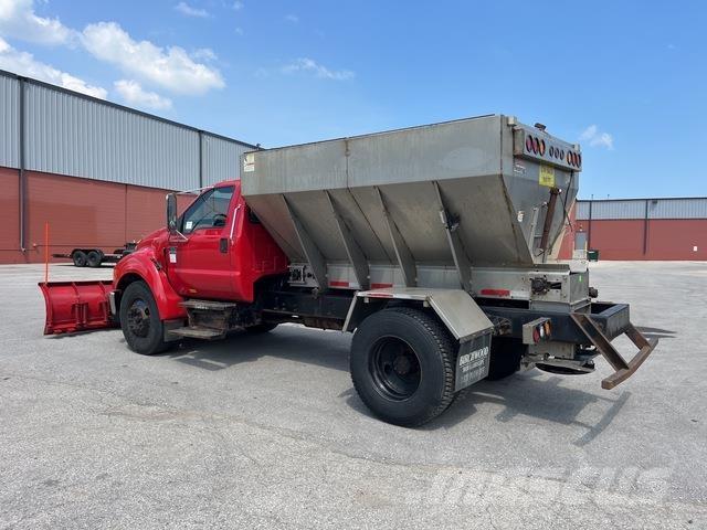 Ford F-650 Lâminas de neve e arados