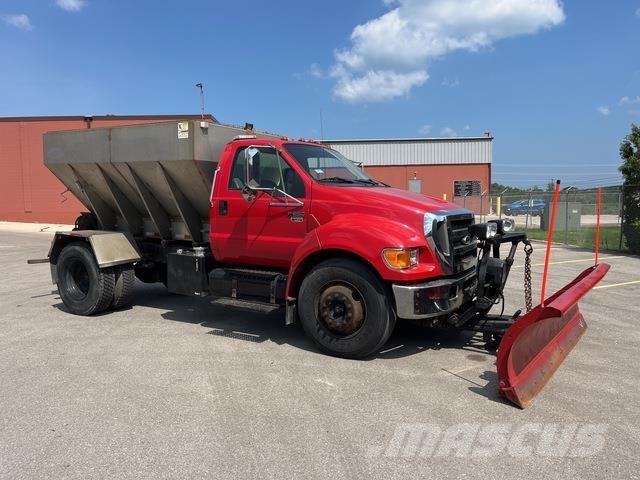 Ford F-650 Lâminas de neve e arados