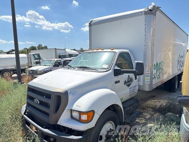 Ford F-750 Caminhões de caixa fechada