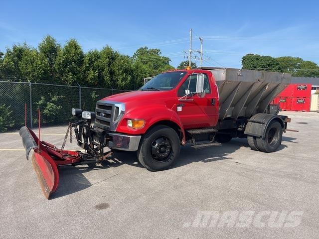 Ford F-750 Lâminas de neve e arados