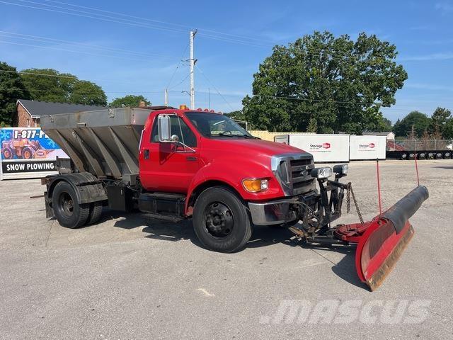 Ford F-750 Lâminas de neve e arados