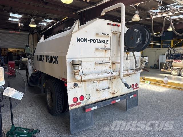 Ford F-750 Auto-tanques