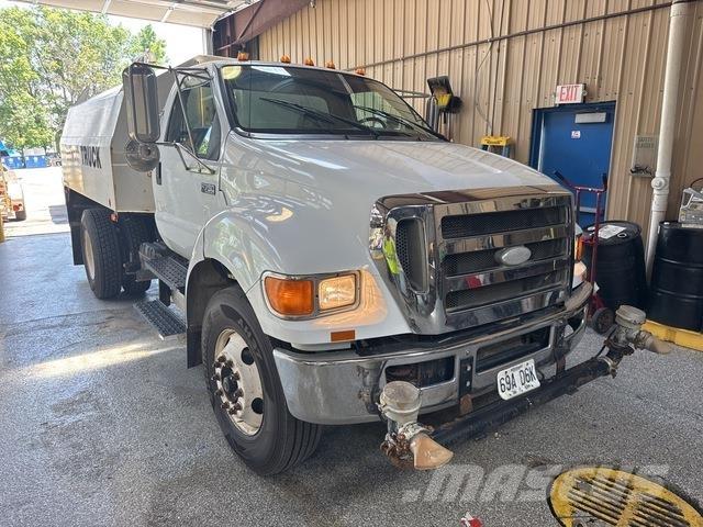 Ford F-750 Auto-tanques