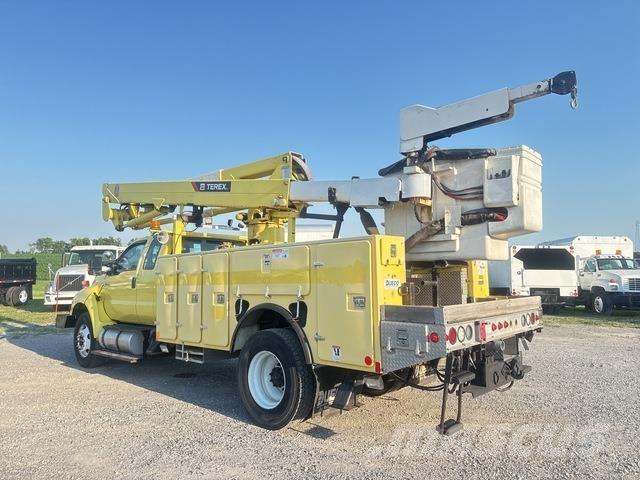 Ford F-750 Plataformas aéreas montadas em camião