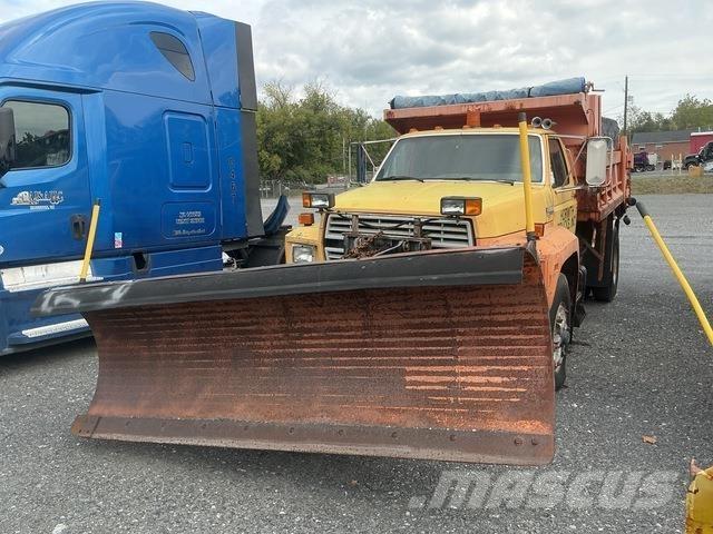 Ford F-800 Lâminas de neve e arados