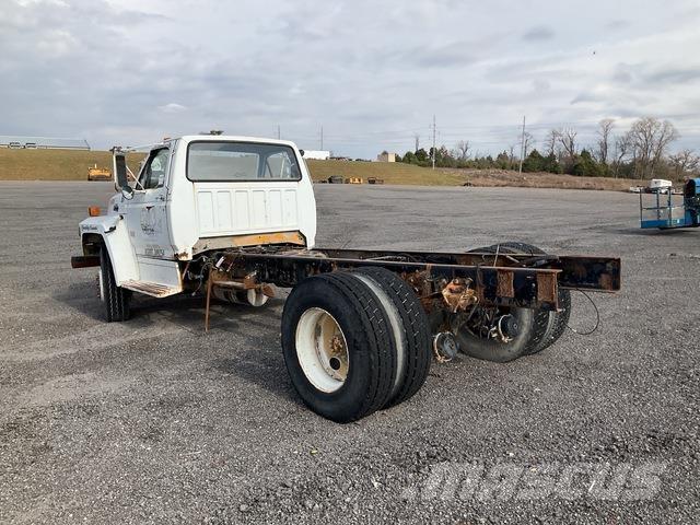Ford F700 Cabines e interior