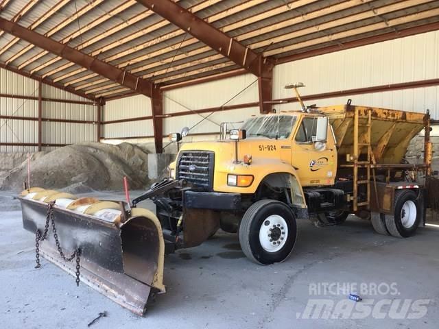 Ford F800 Lâminas de neve e arados