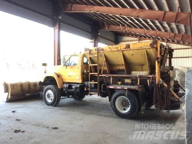 Ford F800 Lâminas de neve e arados