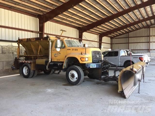 Ford F800 Lâminas de neve e arados