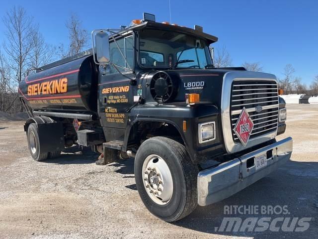 Ford L8000 Camiões-cisterna