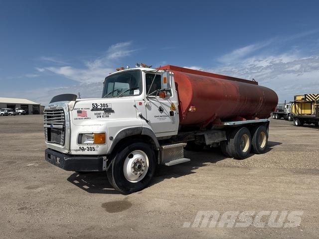 Ford L9000 Auto-tanques
