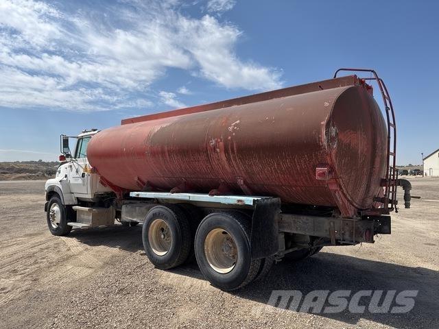Ford L9000 Auto-tanques