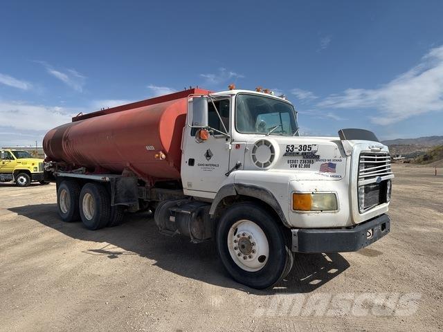 Ford L9000 Auto-tanques