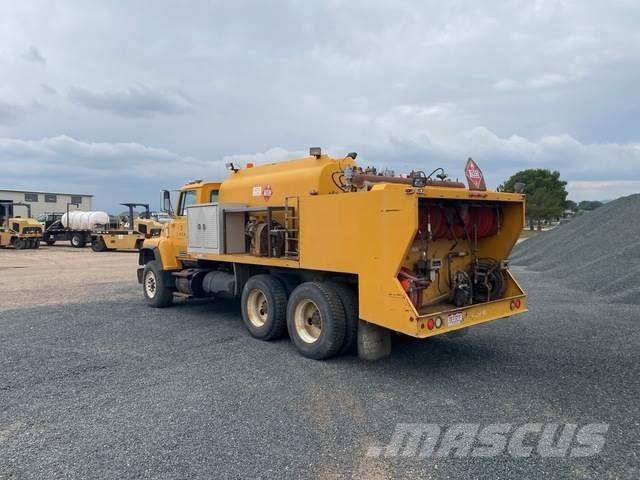 Ford LNT8000 Camiões-cisterna