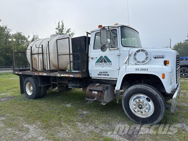 Ford LNT8000 Camiões-cisterna