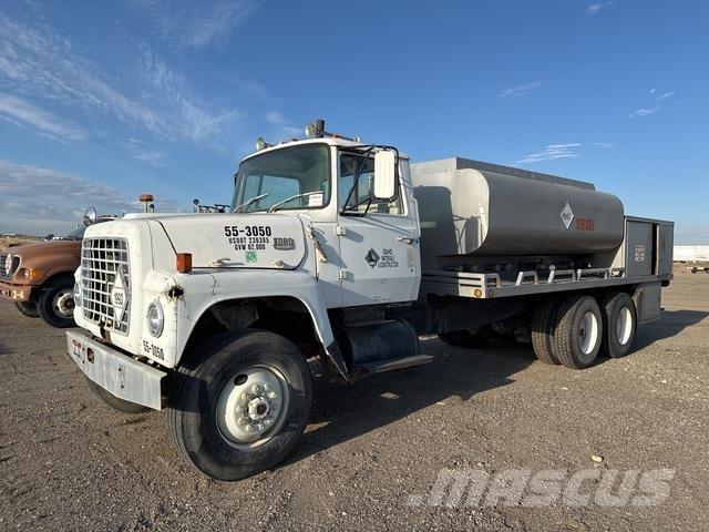 Ford LT8000 Camiões-cisterna