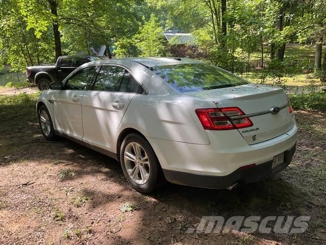 Ford Taurus Automóvel