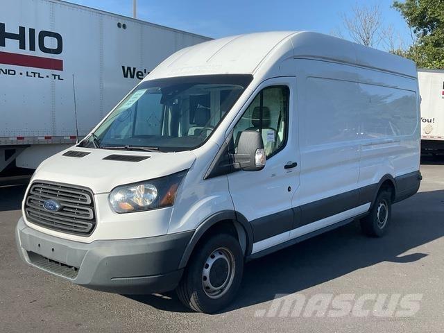 Ford Transit Caminhões de caixa fechada