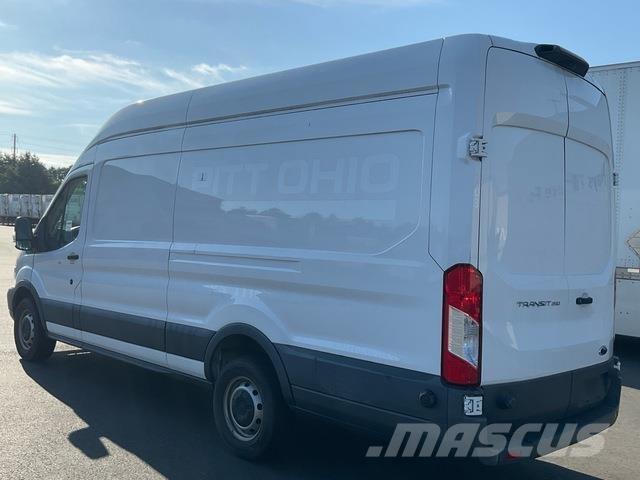 Ford Transit Caminhões de caixa fechada