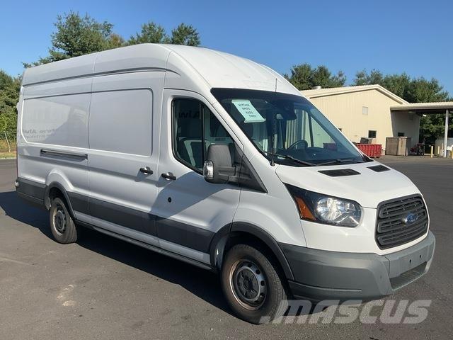 Ford Transit Caminhões de caixa fechada