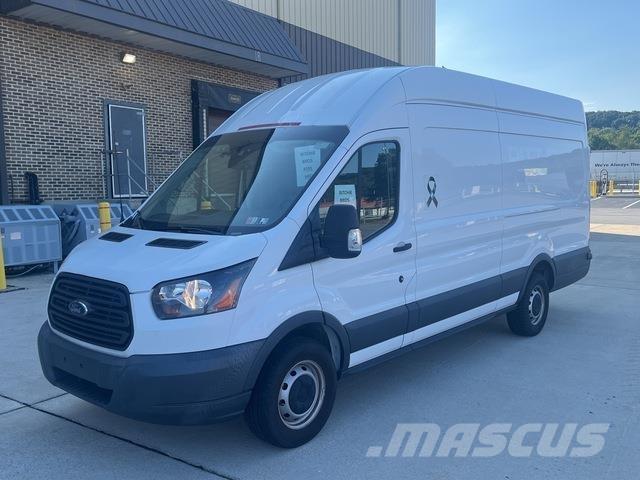 Ford Transit Caminhões de caixa fechada