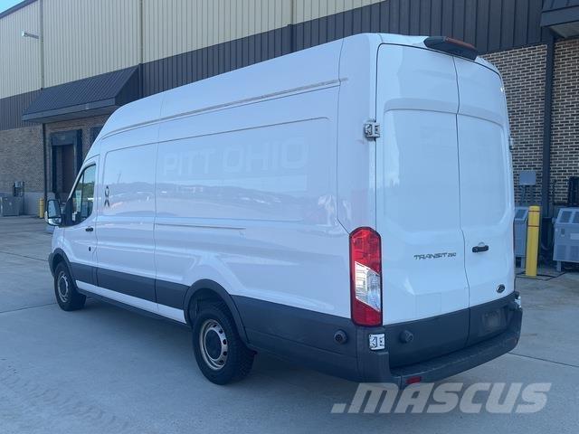 Ford Transit Caminhões de caixa fechada