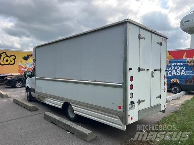 Freightliner  Carrinhas de caixa fechada
