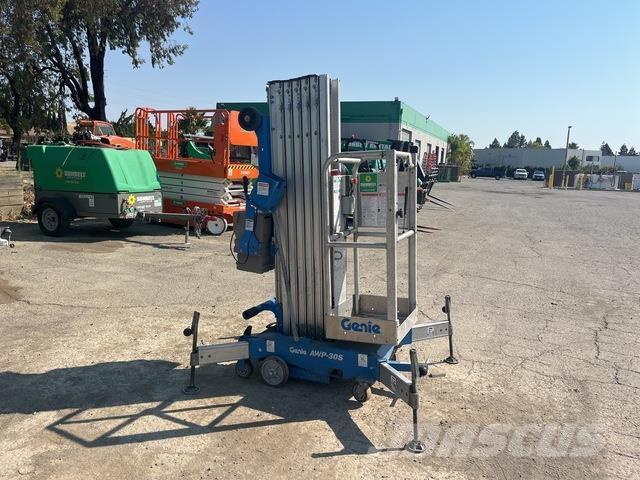 Genie AWP-30S Plataformas de Mastro Vertical