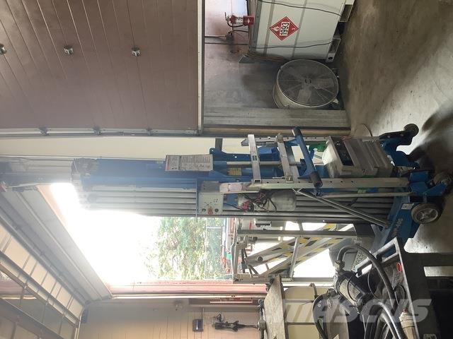 Genie AWP-40S Plataformas de Mastro Vertical