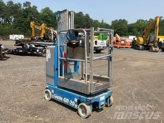 Genie GR-20 Plataformas de Mastro Vertical