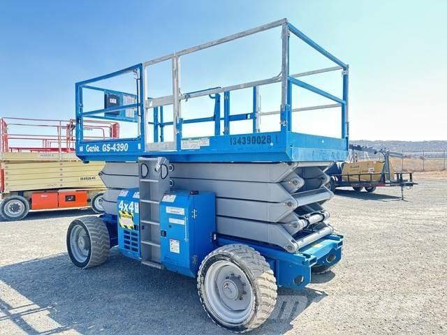 Genie GS-4390 Elevadores de tesoura
