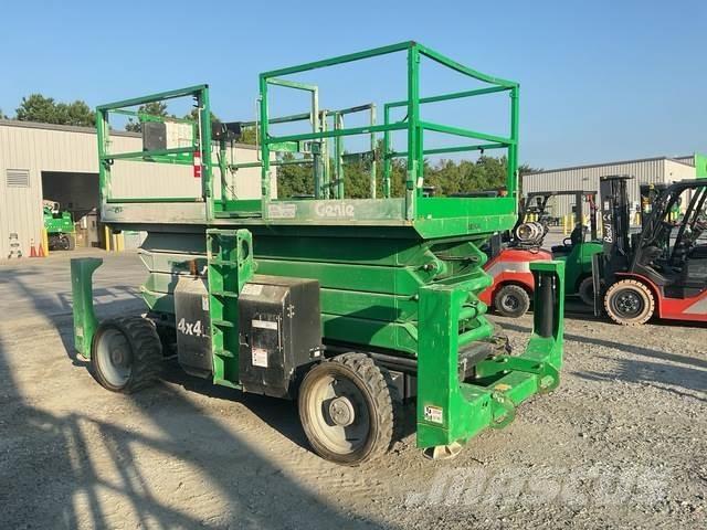 Genie GS-4390 Elevadores de tesoura