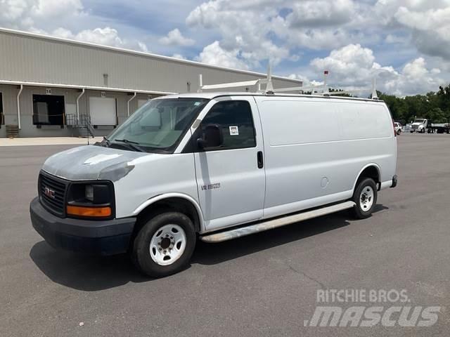 GMC Savana Carrinhas de caixa fechada