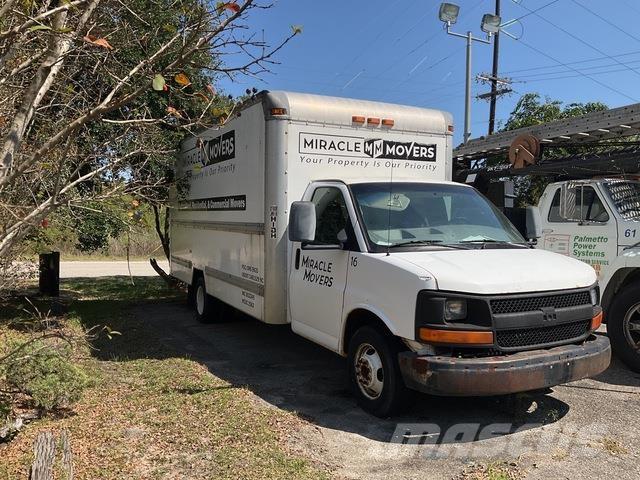 GMC Savana Caminhões de caixa fechada