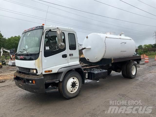 GMC T7500 Auto-tanques