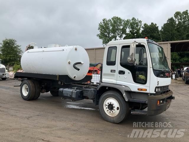 GMC T7500 Auto-tanques