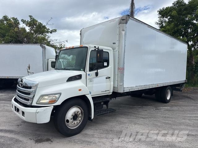 Hino  Caminhões de caixa fechada