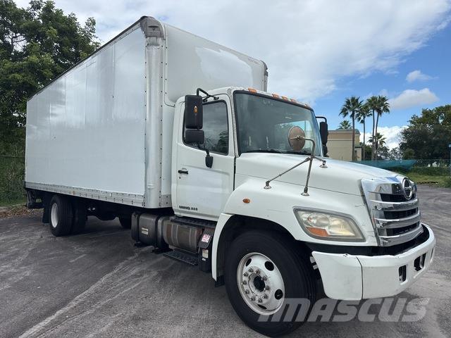 Hino  Caminhões de caixa fechada