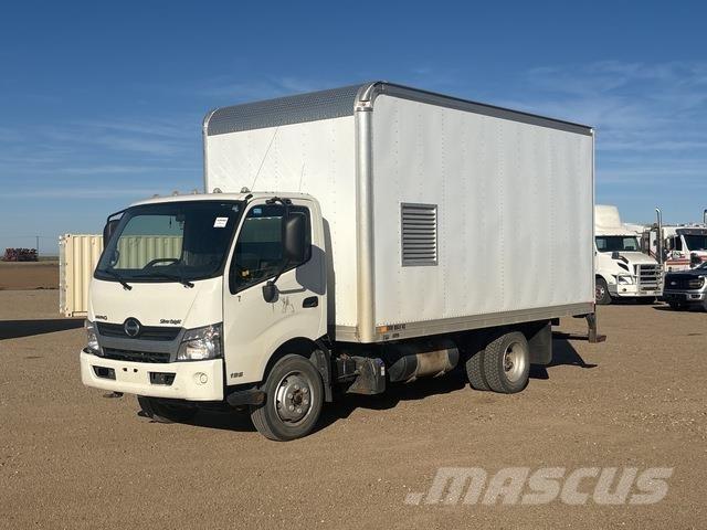 Hino 195 Caminhões de caixa fechada