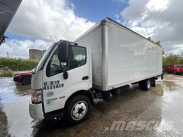 Hino 195 Caminhões de caixa fechada