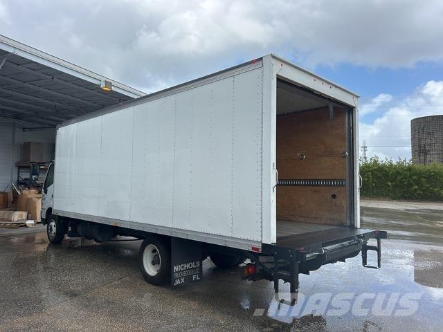 Hino 195 Caminhões de caixa fechada