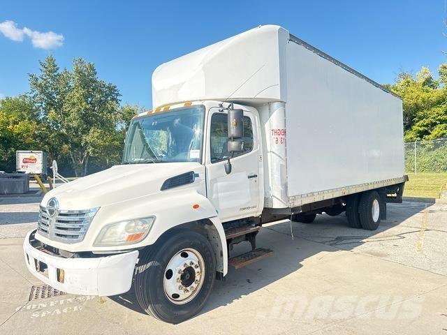 Hino 238 Caminhões de caixa fechada