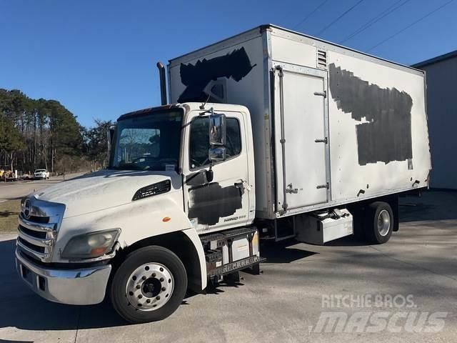 Hino 258 Caminhões de caixa fechada