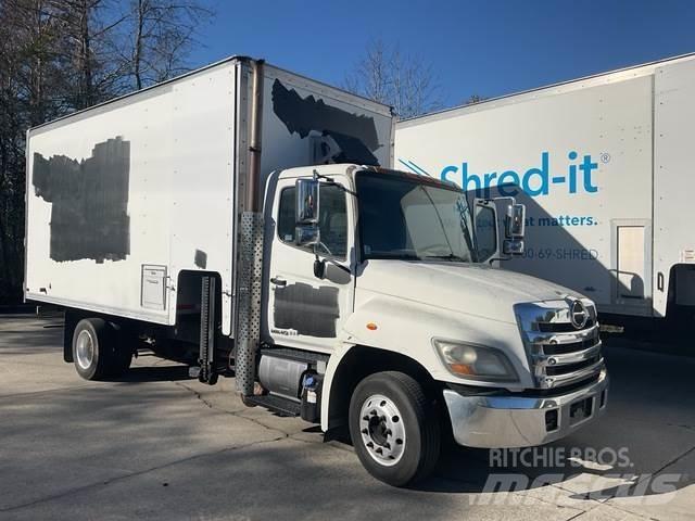 Hino 258 Caminhões de caixa fechada
