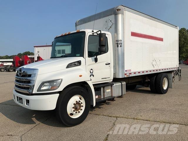 Hino 268 Caminhões de caixa fechada