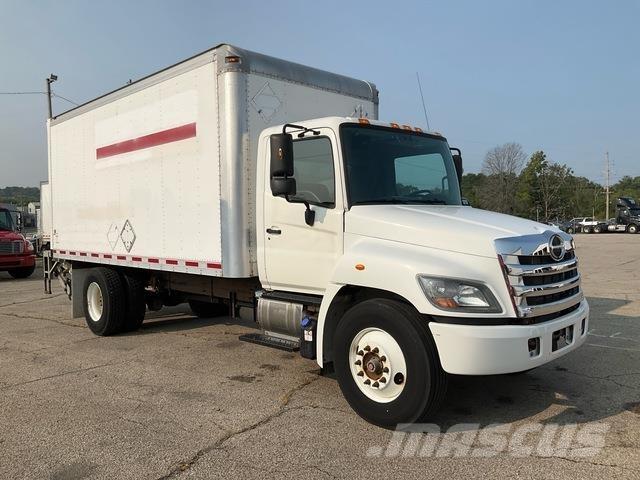 Hino 268 Caminhões de caixa fechada